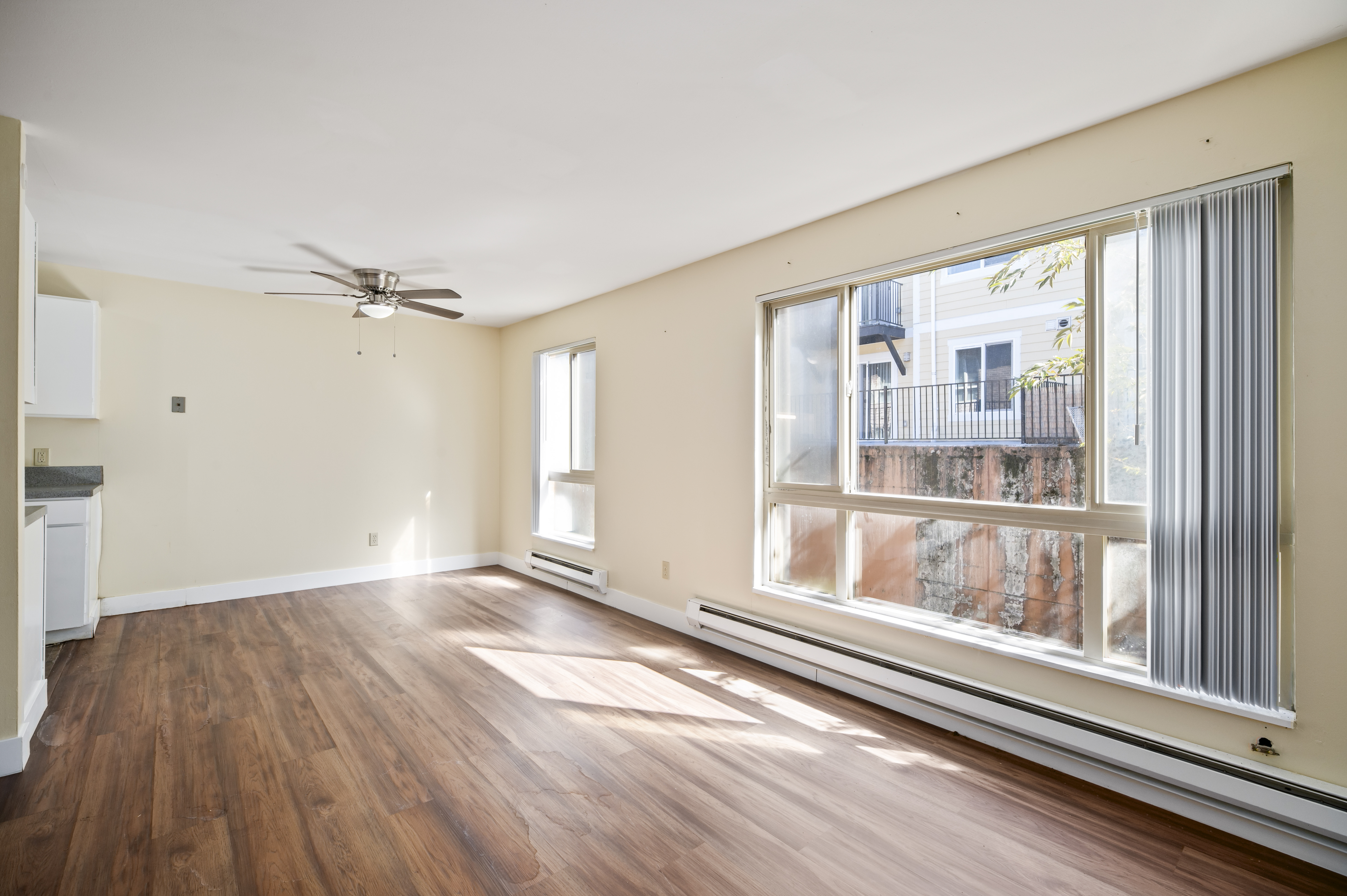 Unit living room before renovation
